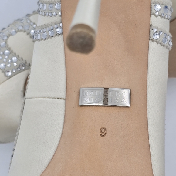 Badgley Mischka Rouge Pointy-Toe Pumps, Ivory, Women's 9 - Picture 13 of 16